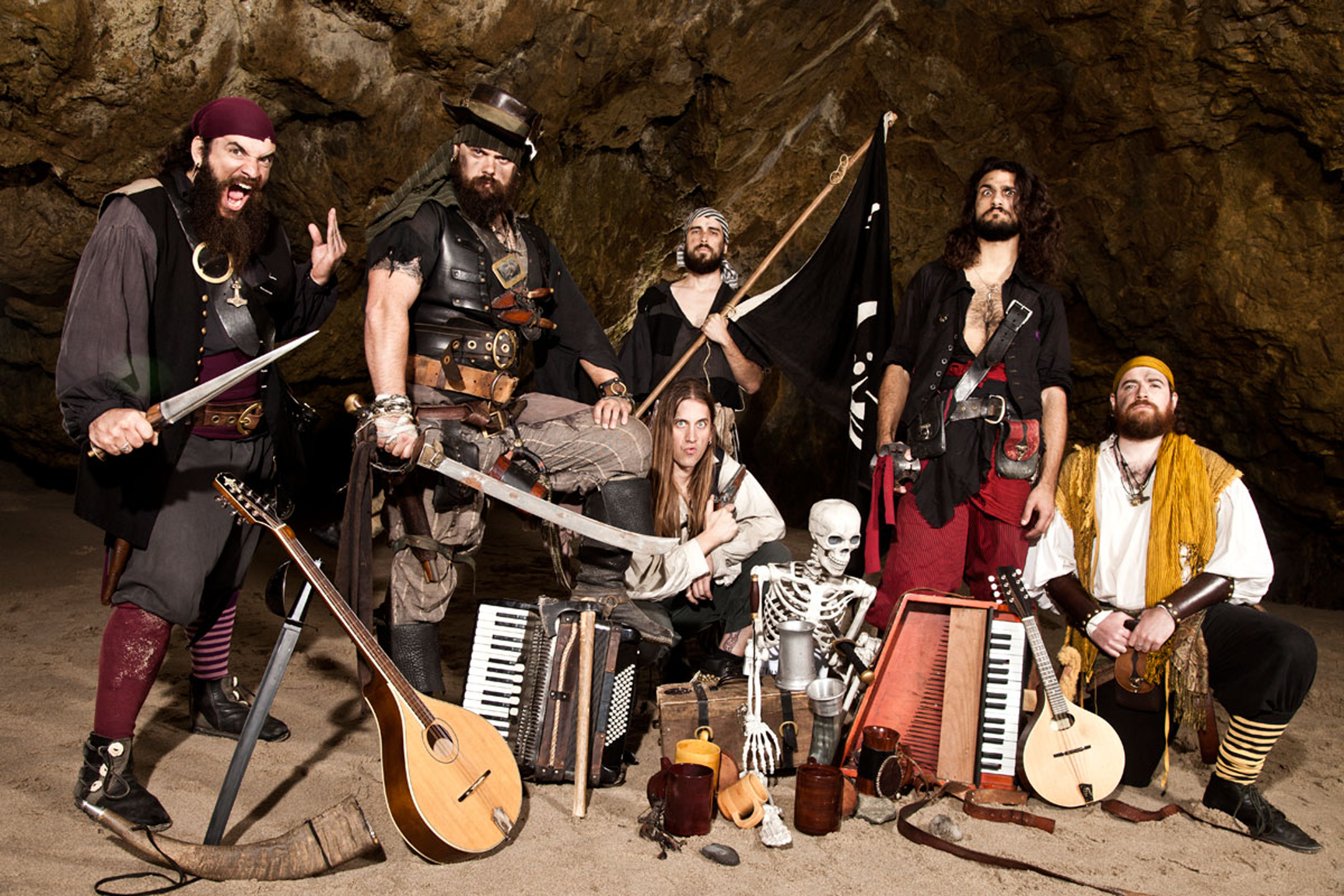 Слушать народный рок. The Dread Crew of Oddwood. Группа Alestorm. Folk Metal Bands. Группа пиратов.